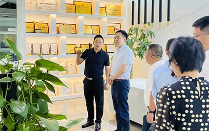 龙华民治街道张高攀书记莅临88858cc永利官网考察、指导，助力88858cc永利官网持续健康发展！